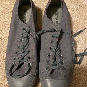 Men’s Converse size 9 color gray . In great shape